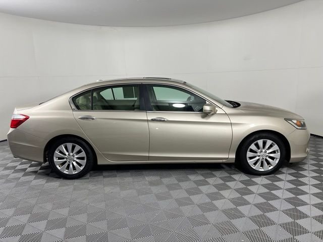 Used 2015 Gold Honda EX-L image 8