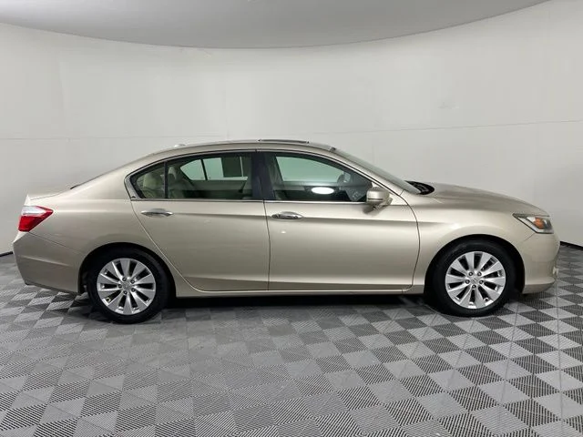 Used 2015 Champagne Frost Pearl Honda EX-L image 8