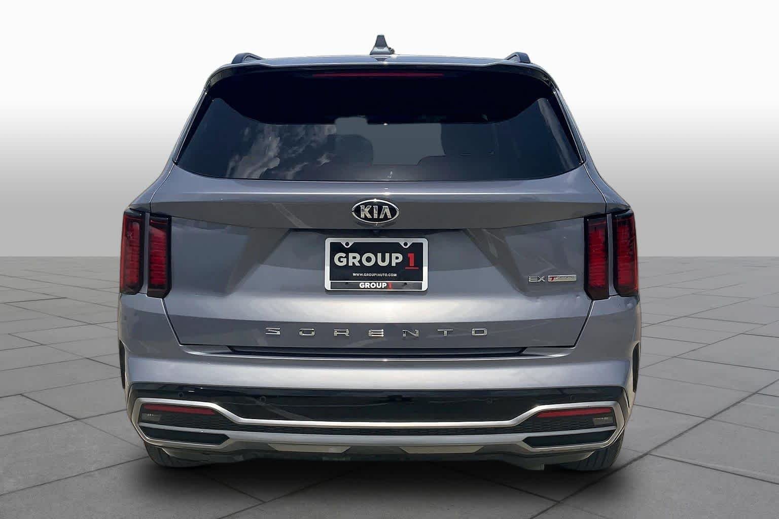 Used 2021 Everlasting Silver Kia EX image 5
