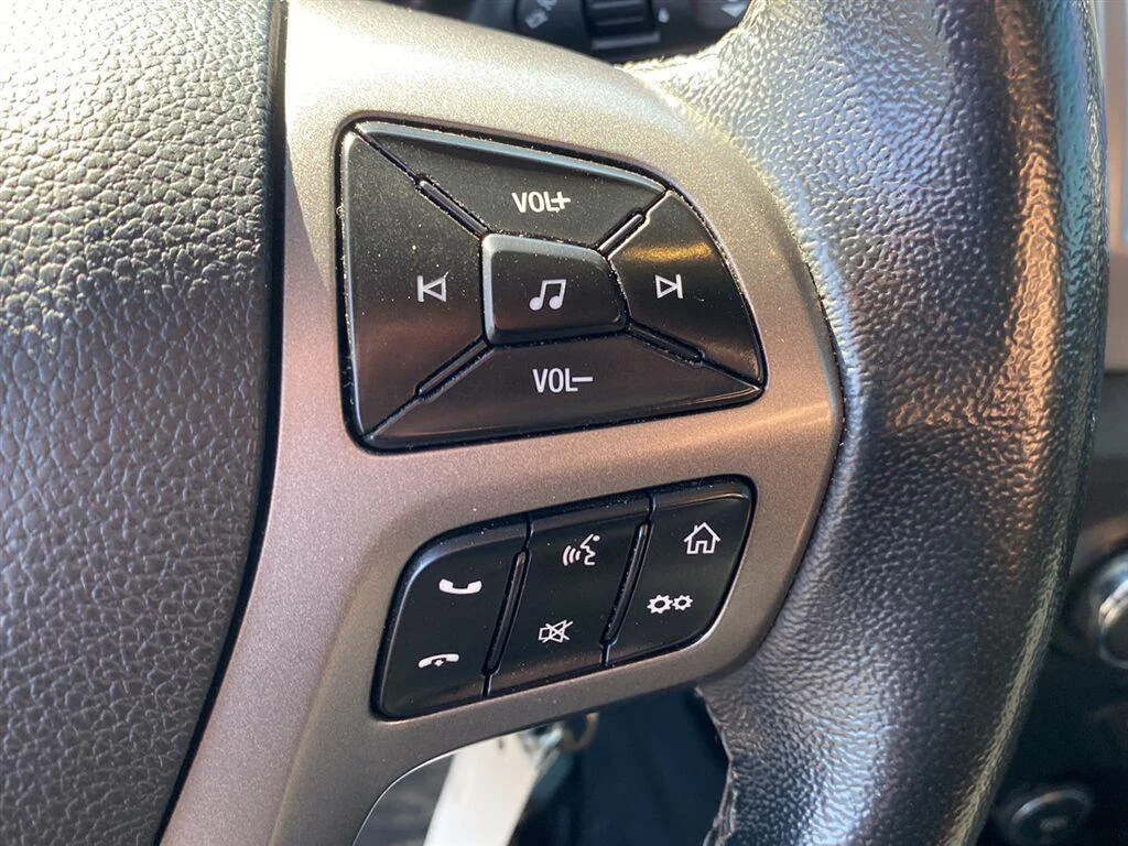 Used 2020 Shadow Black Ford XLT image 18