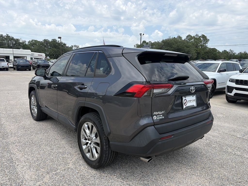Used 2022 Gray Toyota XLE Premium image 4
