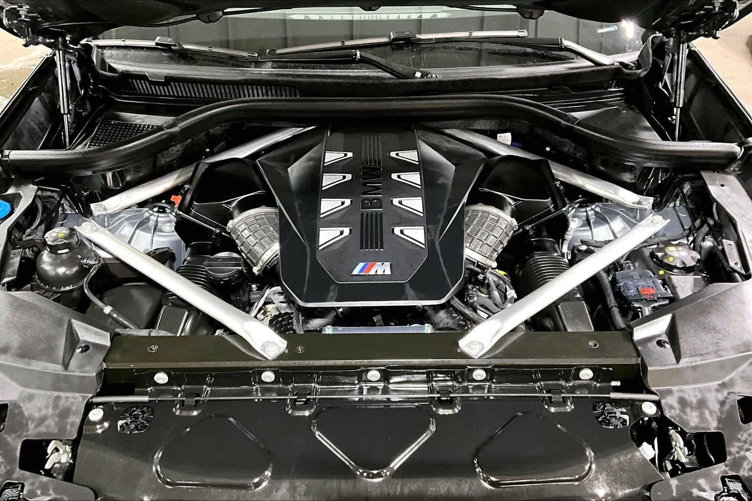 Used 2025 Skyscraper Grey Metallic BMW M60i image 53