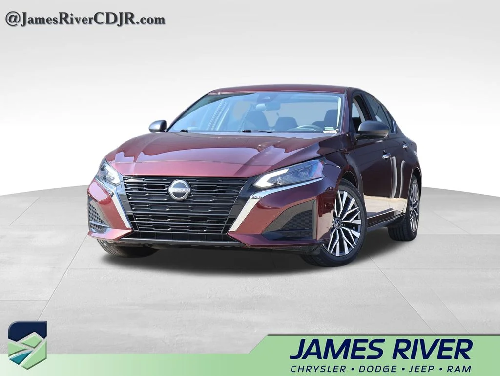 Used 2025 Red Nissan 2.5 SV image 1