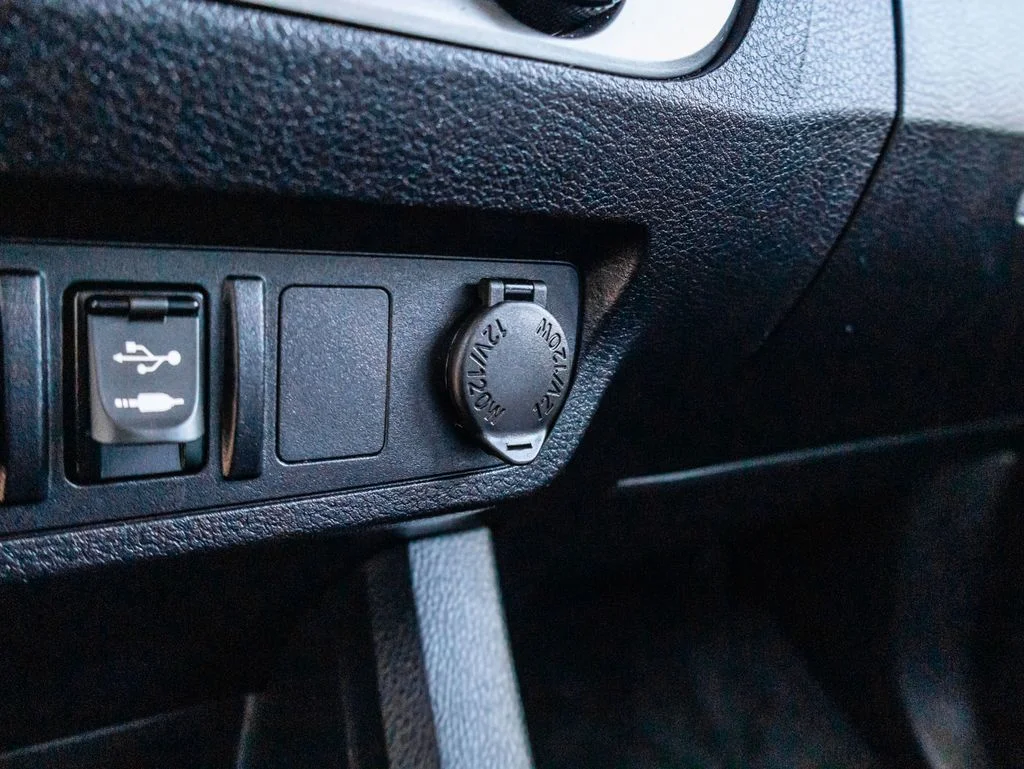 Used 2019 White Toyota SR5 image 30