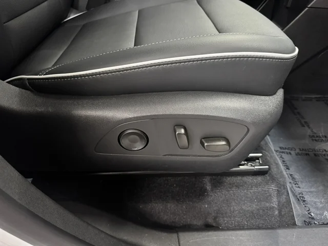 Used 2025 WHITE BUICK Preferred image 41
