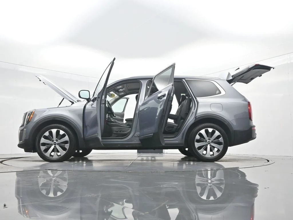 Used 2022 Everlasting Silver Kia S image 46