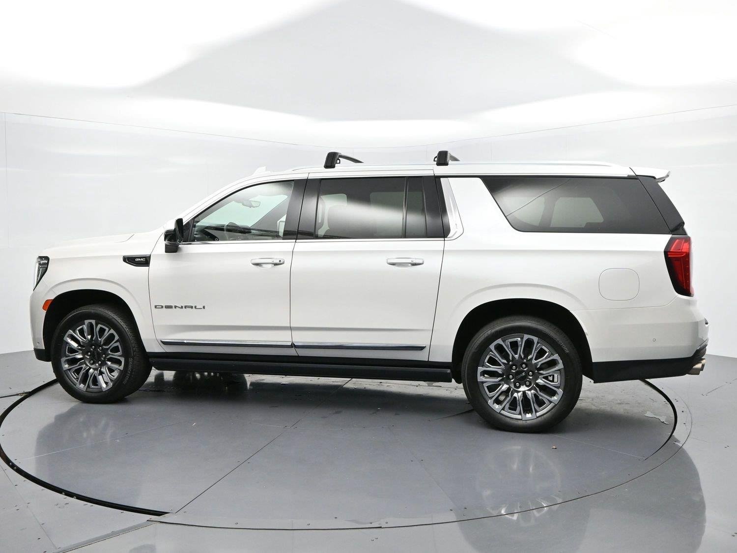 Used 2023 WHITE FROST TRICOAT GMC Denali Ultimate image 5