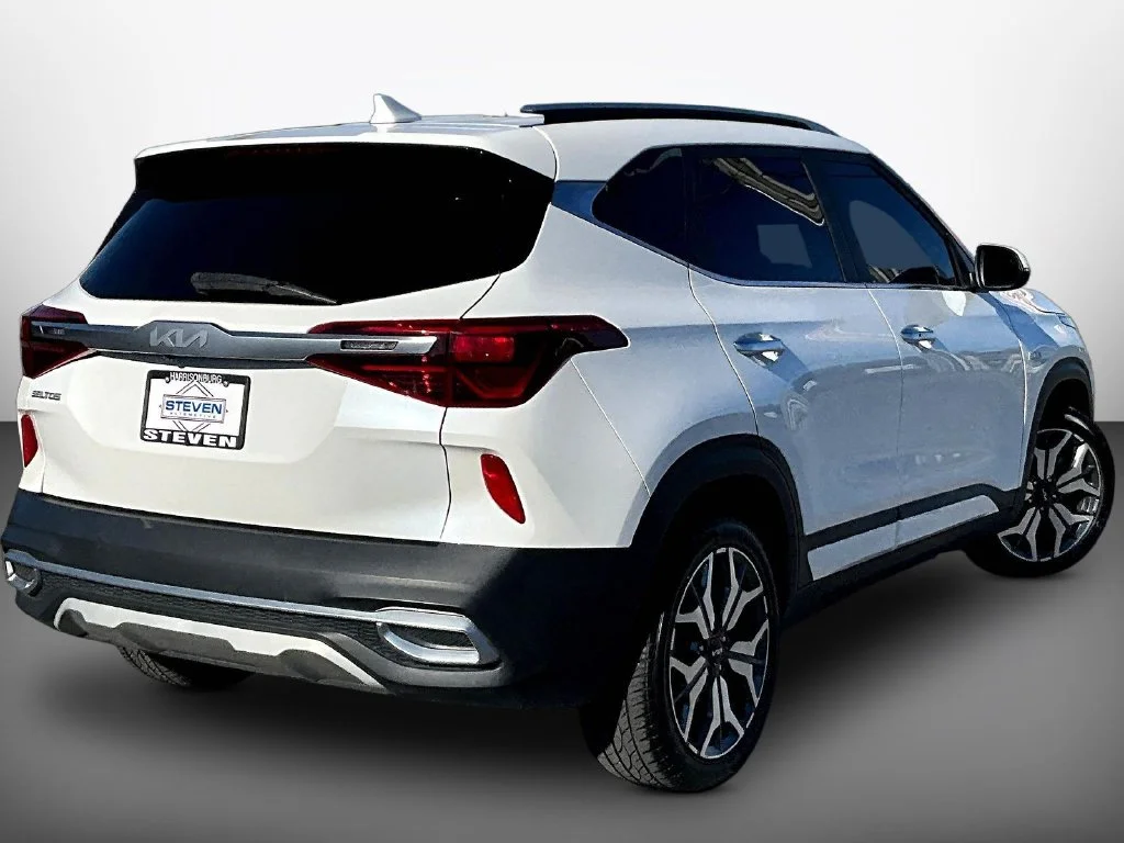 Used 2023 White Kia SX image 6