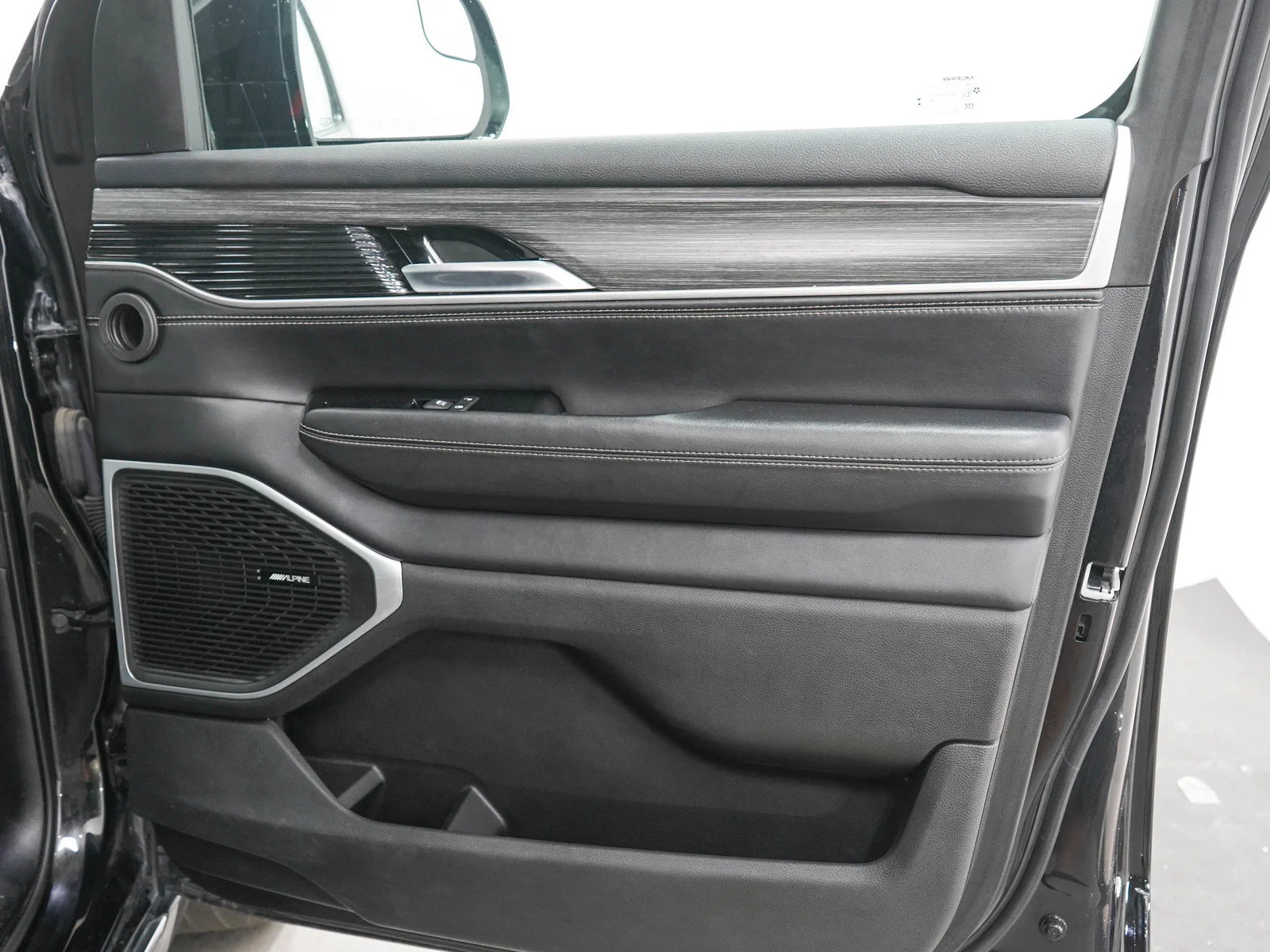 Used 2023 Diamond Black Crystal Pearlcoat Jeep Series II image 12