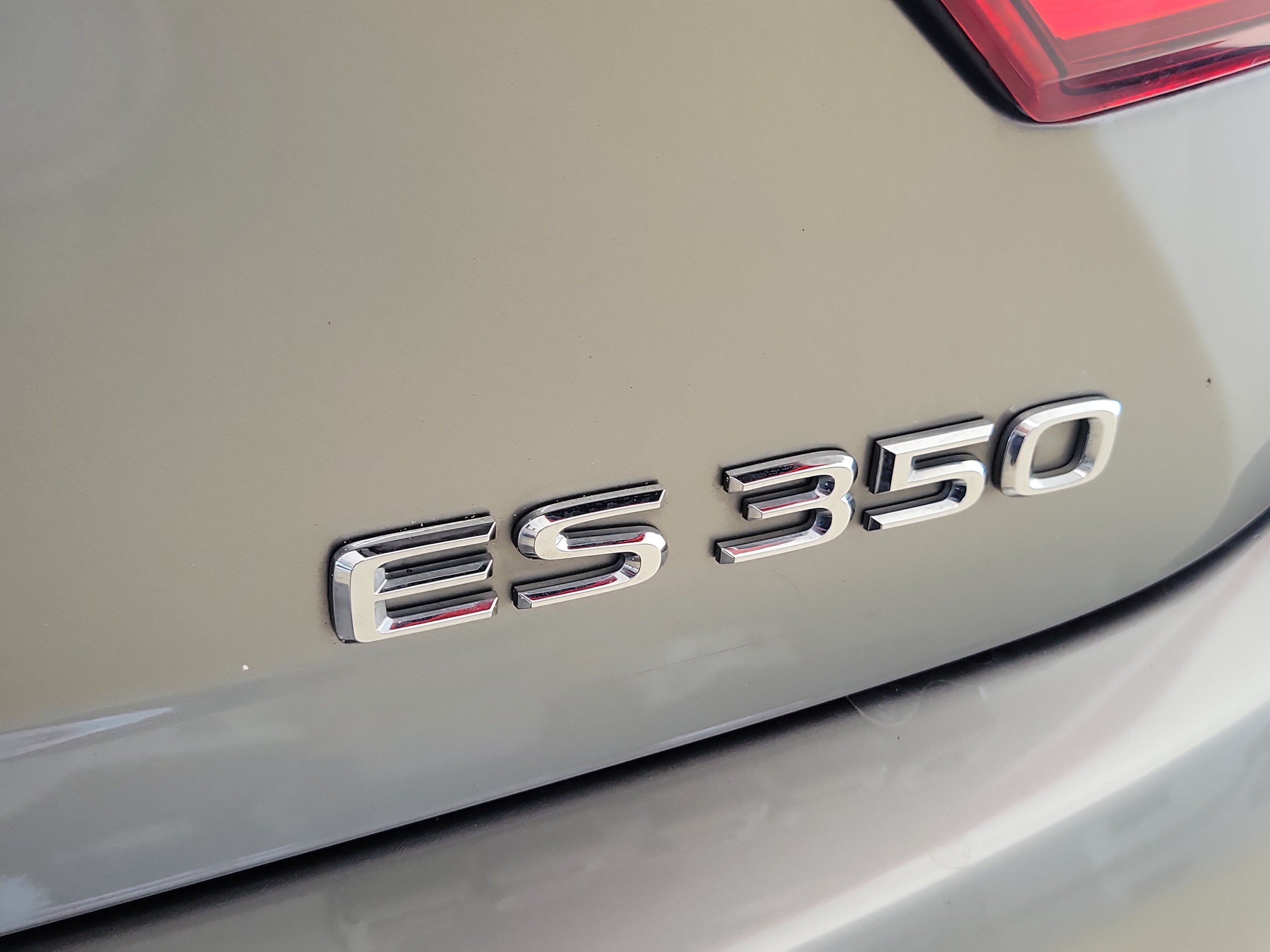 Used 2018 Silver Lexus ES 350 image 9