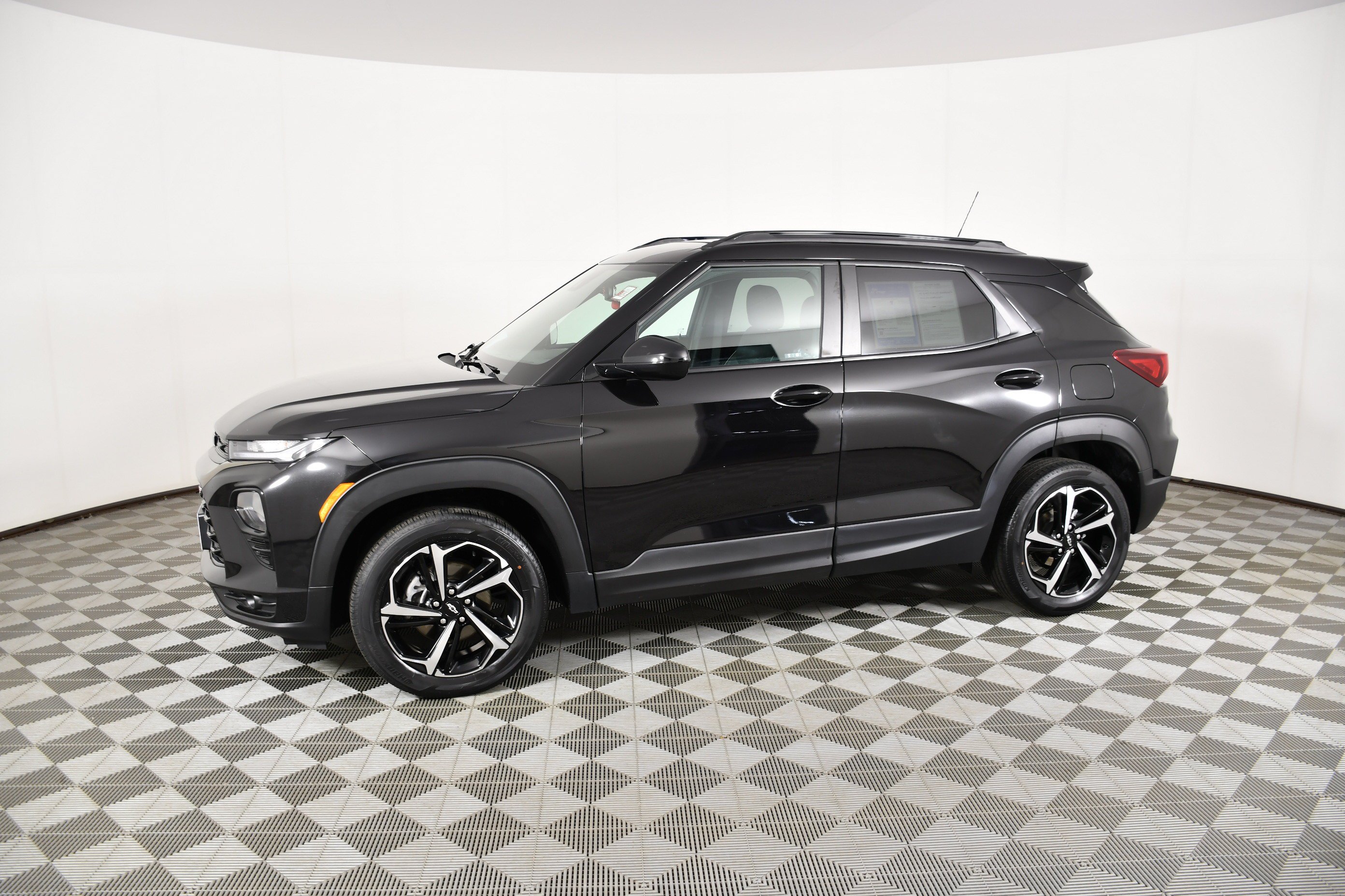 Used 2023 Mosaic Black Metallic Chevrolet RS image 9