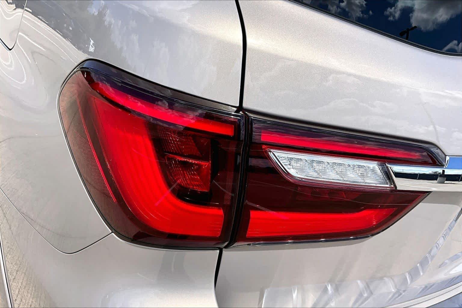 Used 2023 Champagne Quartz INFINITI SENSORY image 29