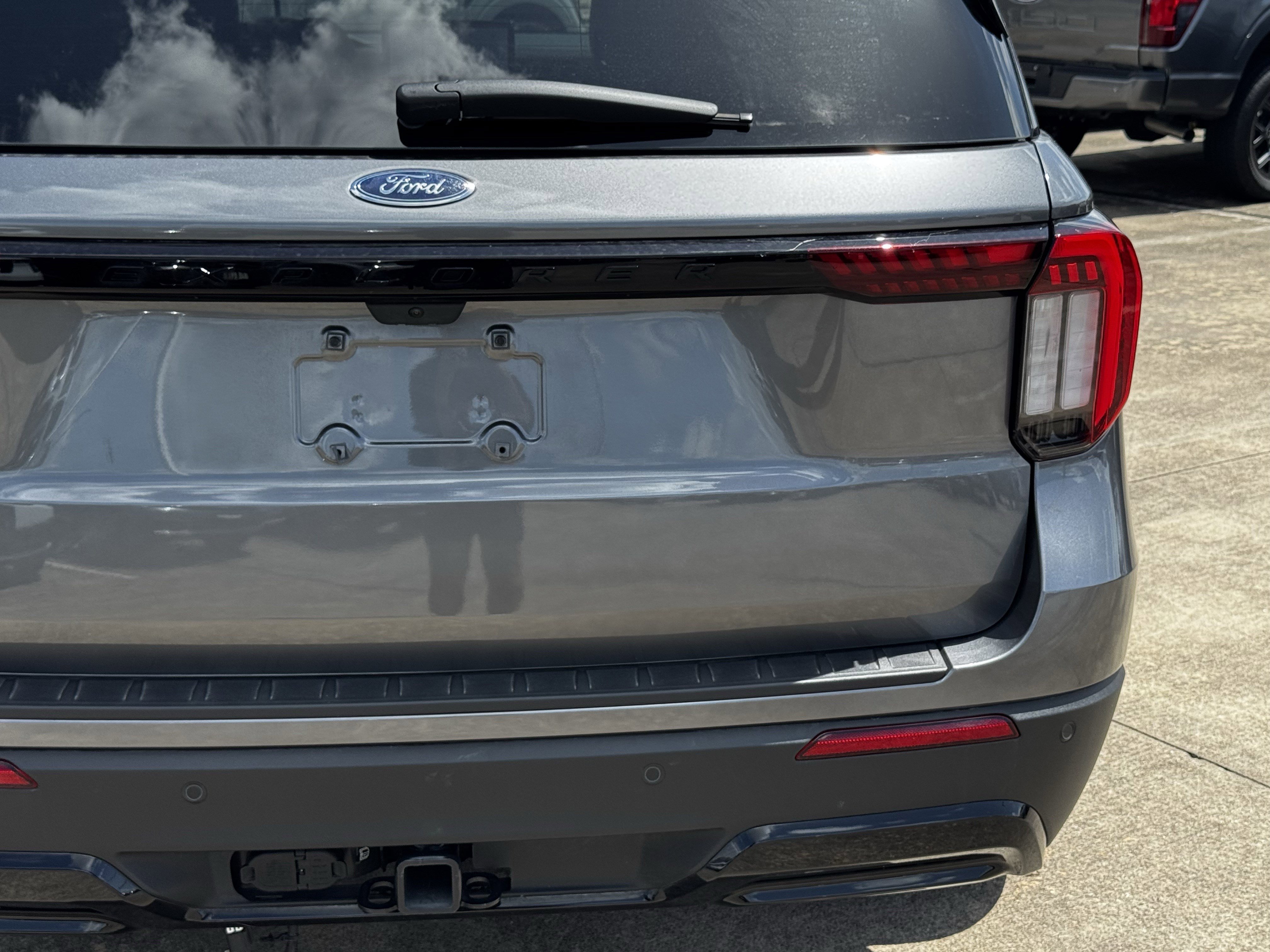 New 2026 Carbonized Gray Metallic Ford ST-Line image 9