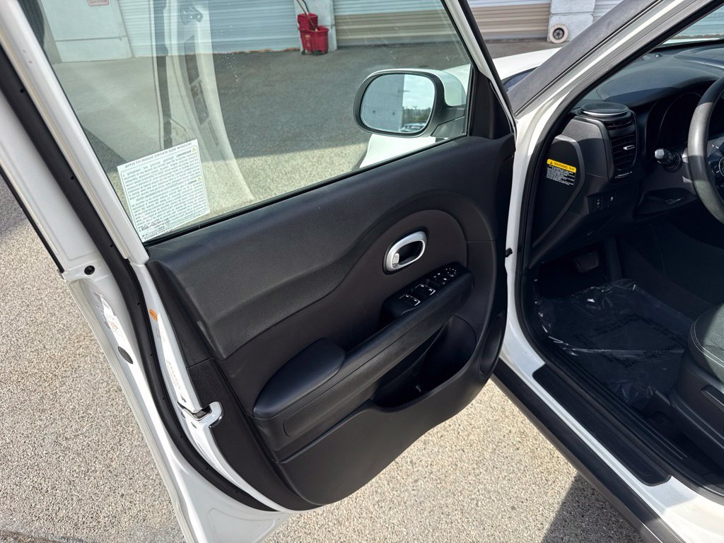 Used 2019 White Kia Plus image 13