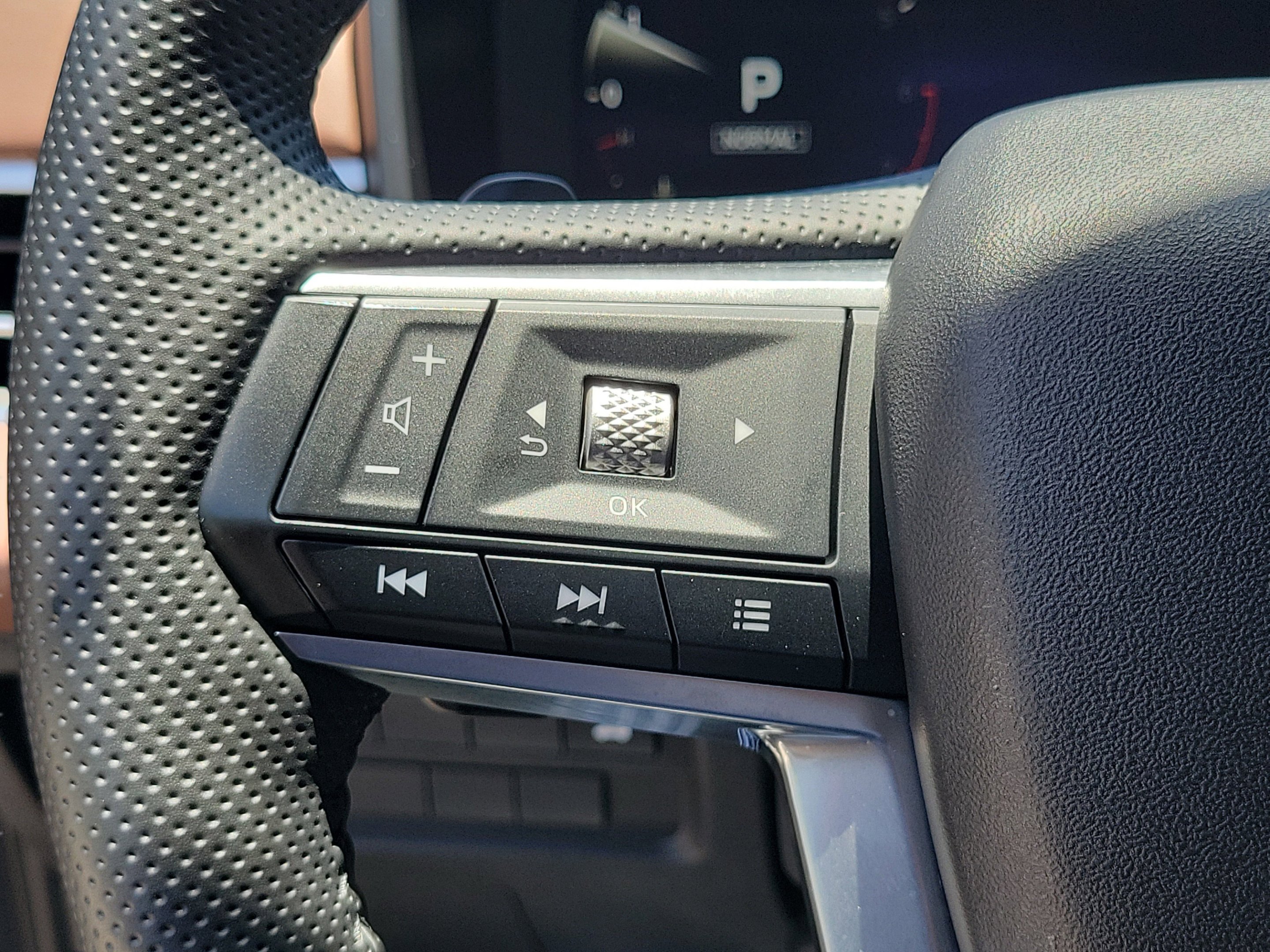 Used 2025 Graphite Gray Mitsubishi SEL image 25