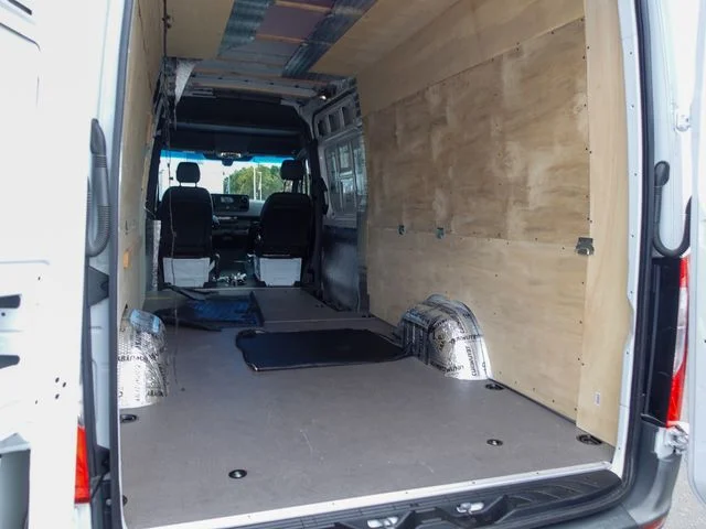 Used 2023  Mercedes-Benz Cargo 170 WB image 21