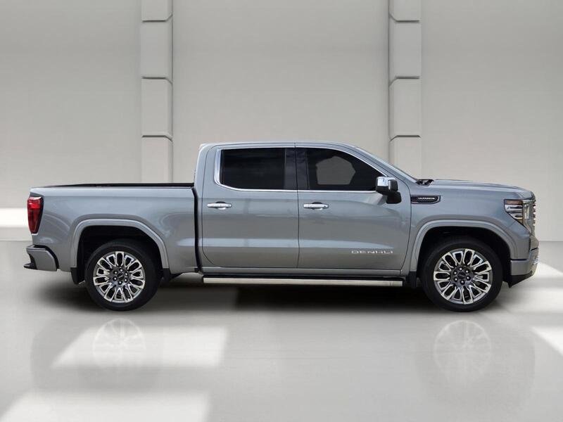 Used 2025 Sterling Metallic GMC 4WD CREW CAB 147" DENALI ULTIMATE image 6