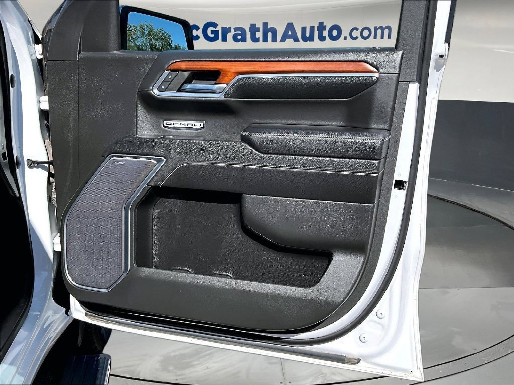 Used 2023 White GMC Denali image 31