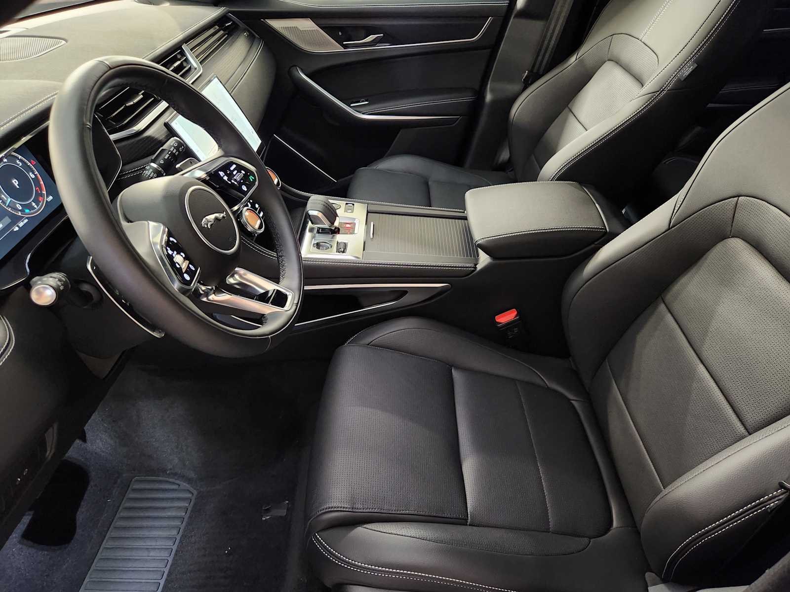 2026 Jaguar F-Pace R-Dynamic S - Photo 14