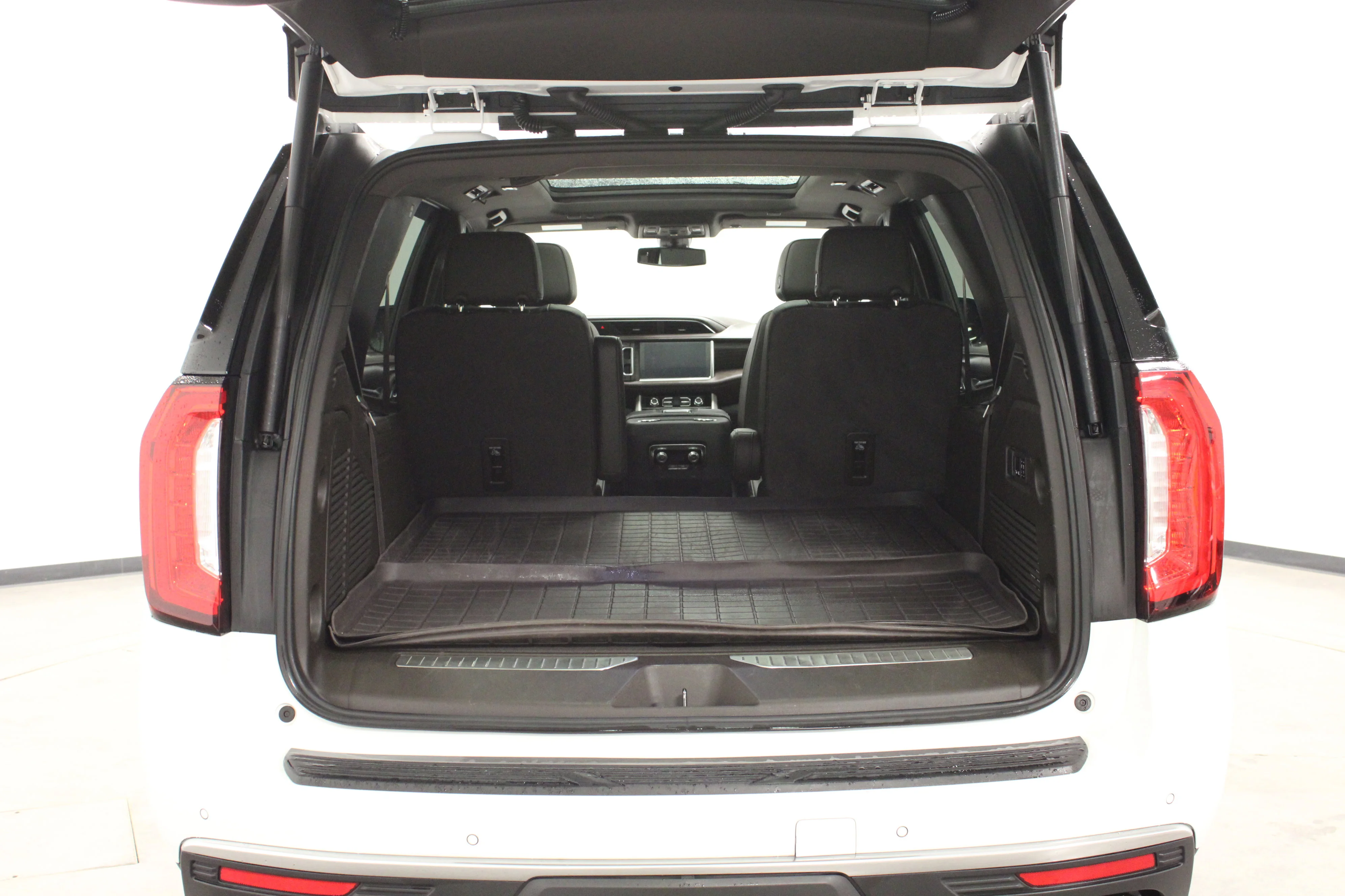 Used 2022 Summit White GMC Denali image 14