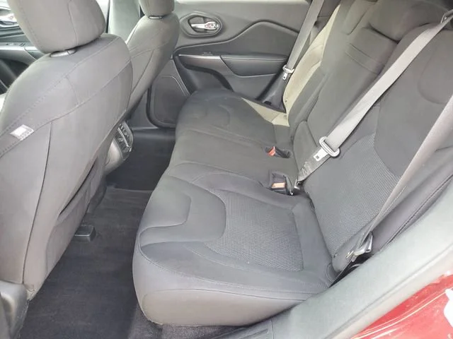 Used 2019 Red Jeep Latitude image 21