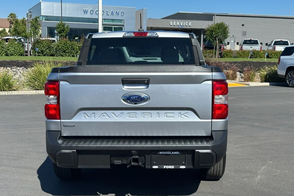 Used 2024 Silver Ford XLT image 9
