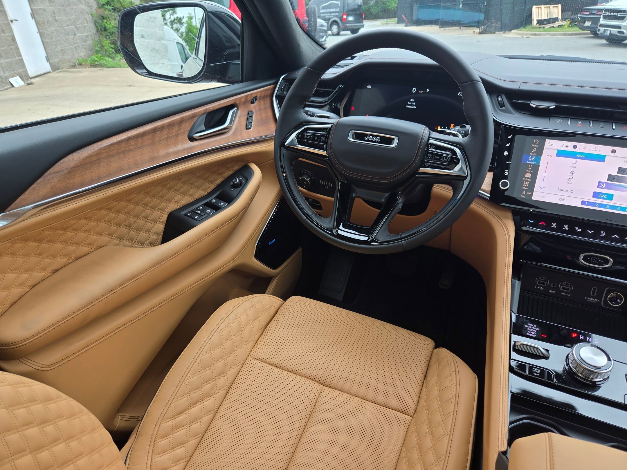 New 2026 Velvet Red Pearl-Coat Exterior Paint Jeep Summit image 9
