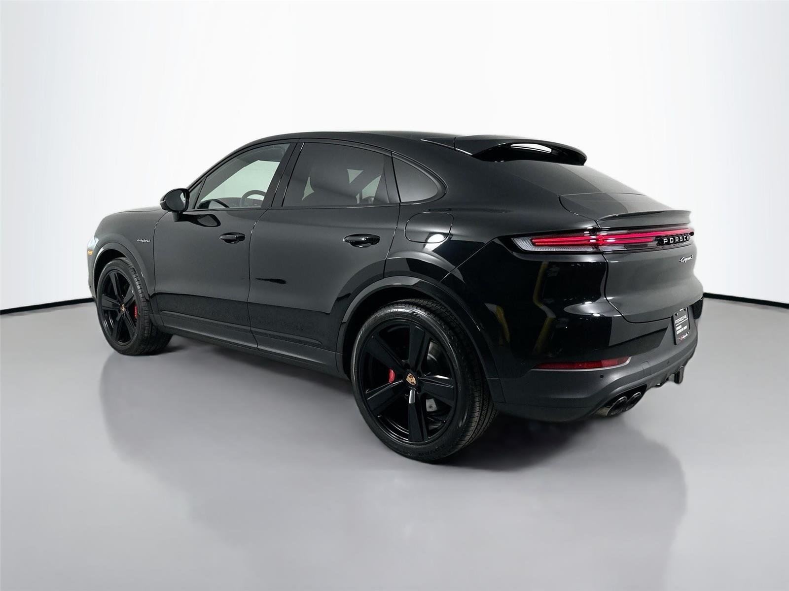 Certified Used 2025 Chromite Black Metallic Porsche S E-Hybrid Coupé image 3