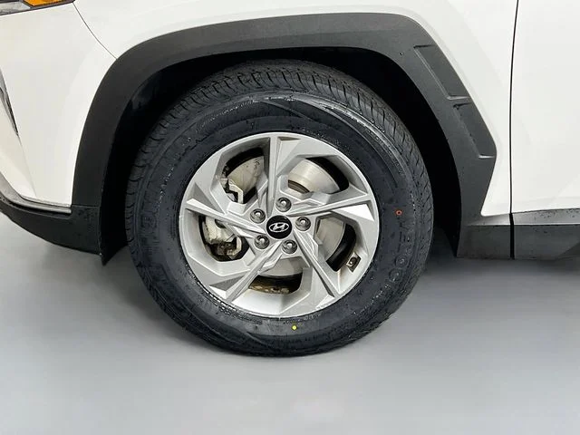 Used 2024 White Hyundai SEL image 27