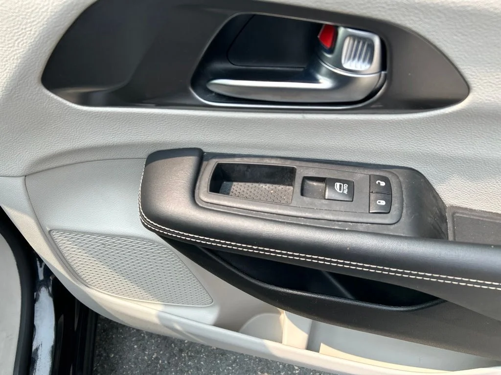 Used 2024 Black Chrysler Select image 26