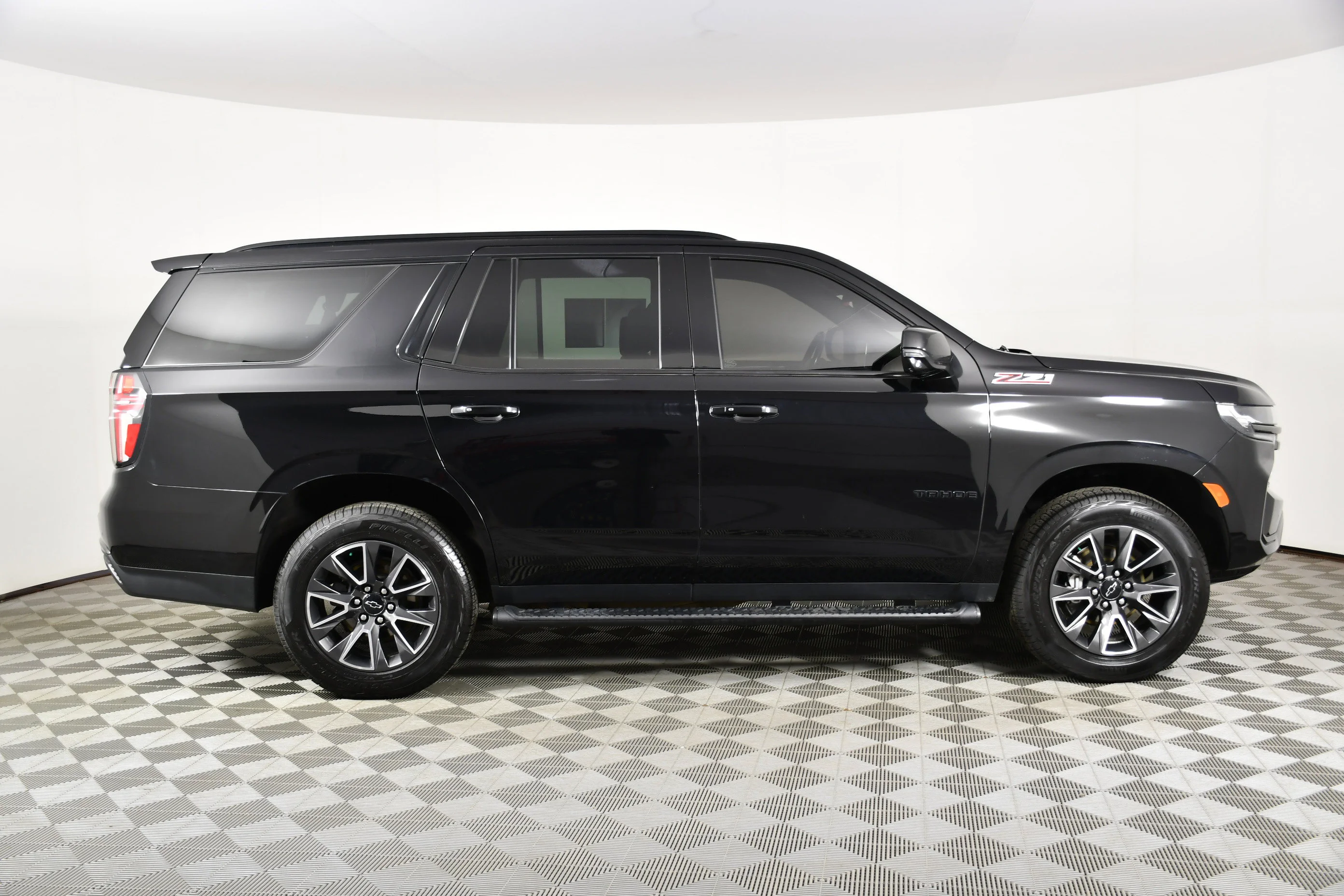 Used 2021 Black Chevrolet Z71 image 5