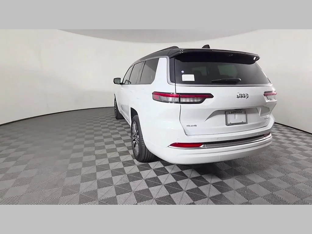 New 2026 Bright White Clear-Coat Exterior Paint Jeep Summit image 30