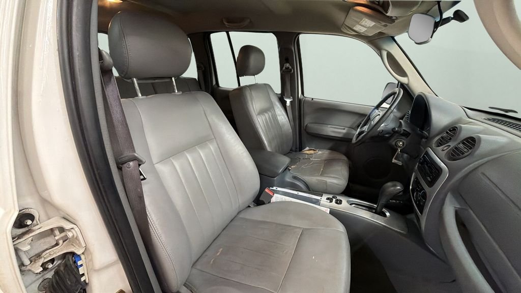 Used 2006 White Jeep Limited image 9