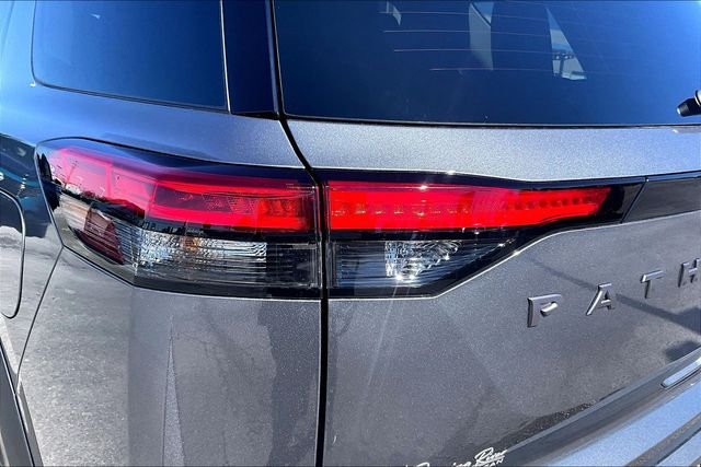 New 2026 Nissan Pathfinder SL 4D Sport Utility