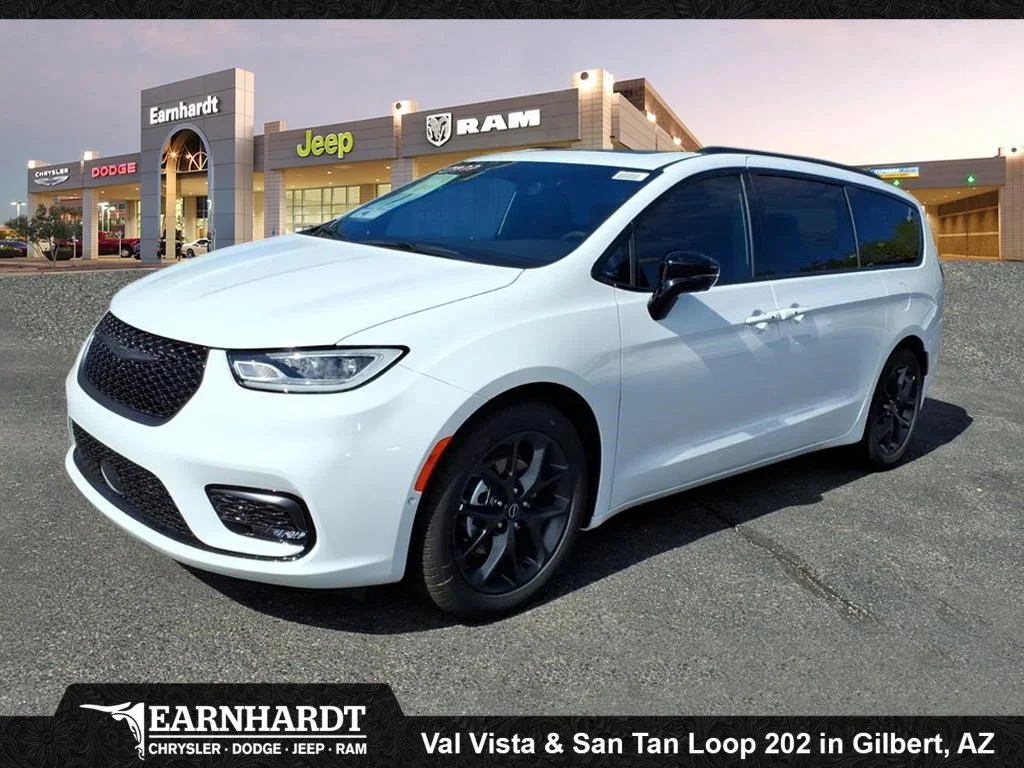 2026 Chrysler Pacifica Limited's photo