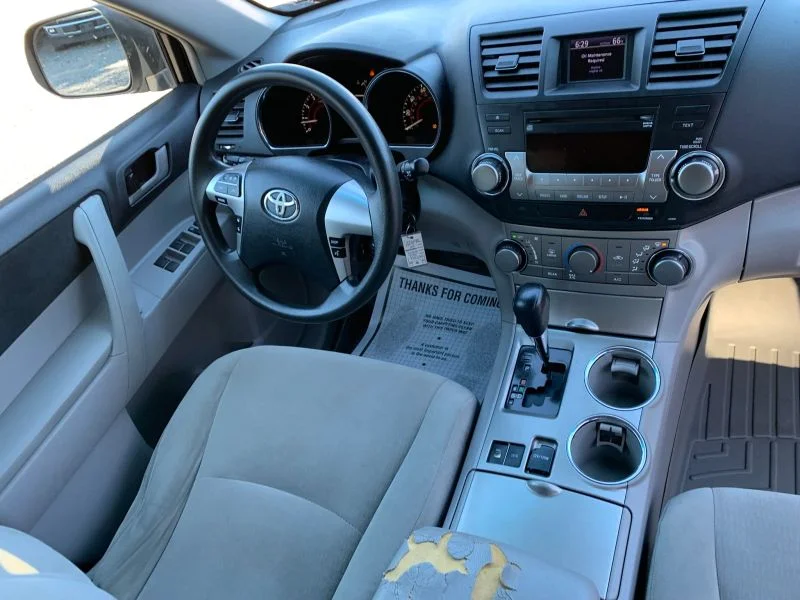 Used 2011 Silver Toyota Sport Utility 4D image 34