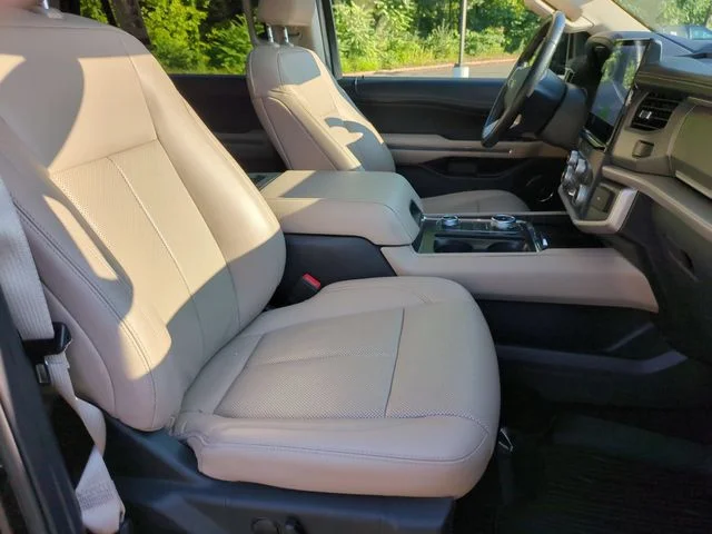 Used 2022 Black Ford XLT image 35