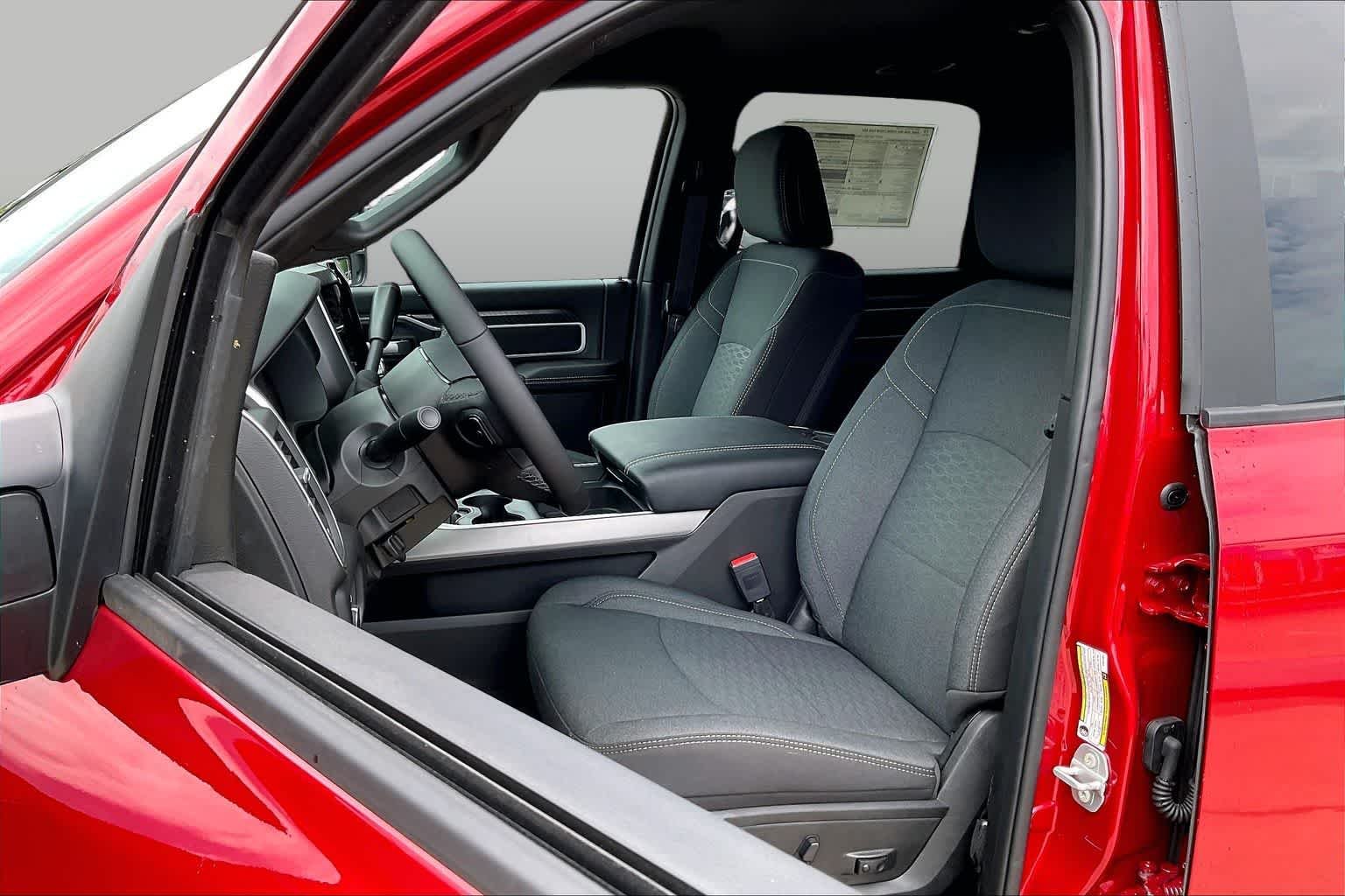 New 2026 Molten Red Pearl-Coat Exterior Paint RAM Big Horn image 9