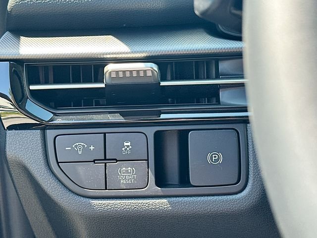 New 2026 Fusion Black Kia LX image 10