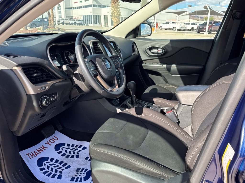 Used 2016 Blue Jeep Latitude image 19