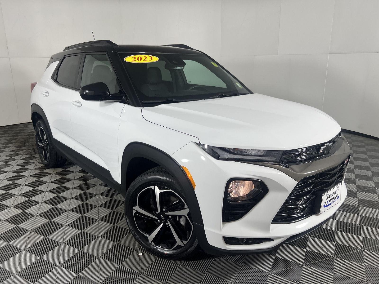 Used 2023 Summit White Chevrolet RS image 25