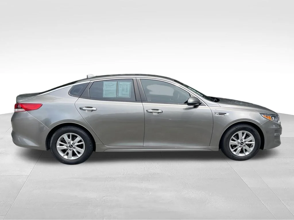 Used 2017 Silver Kia LX image 5