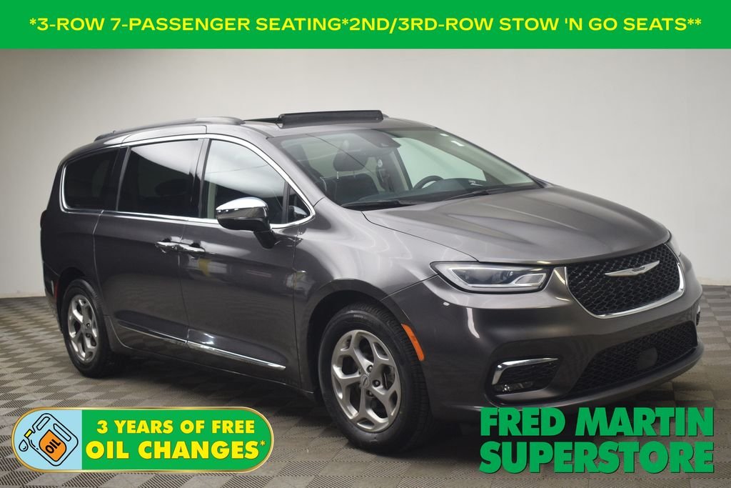 2023 Chrysler Pacifica Limited's photo