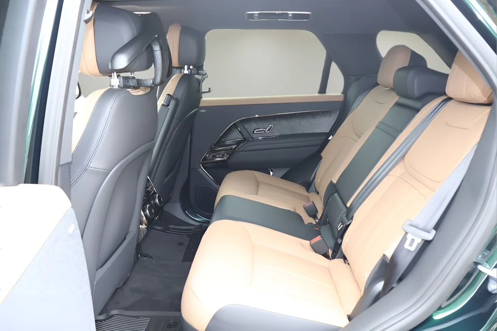 New 2026 British Racing Green Land Rover Dynamic SE image 11