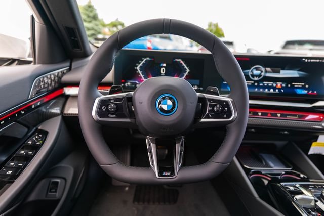 New 2027 Alpine White BMW 550e xDrive image 17