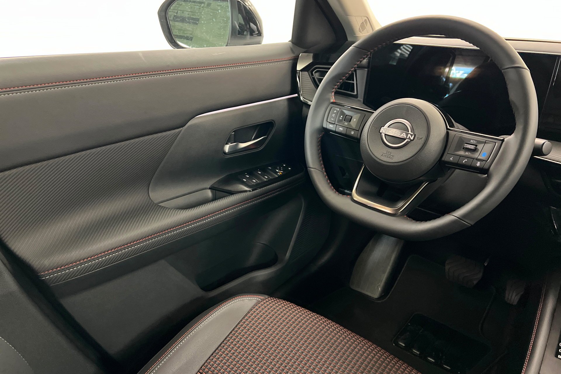New 2026 Aspen White TriCoat / Super Black Two-tone Nissan SR image 12