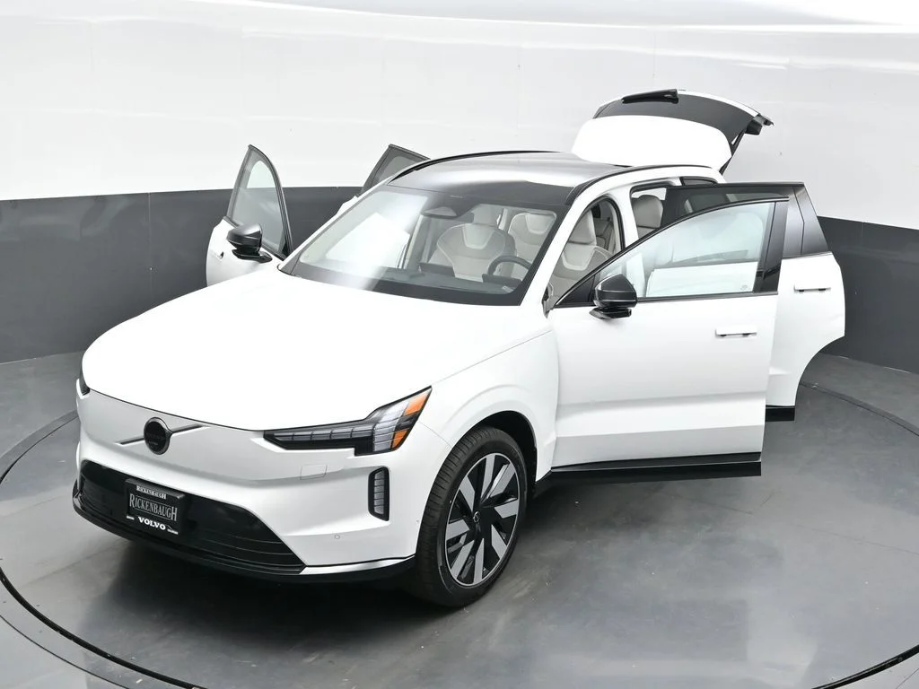 New 2026 Crystal White Volvo Twin Motor Plus image 39