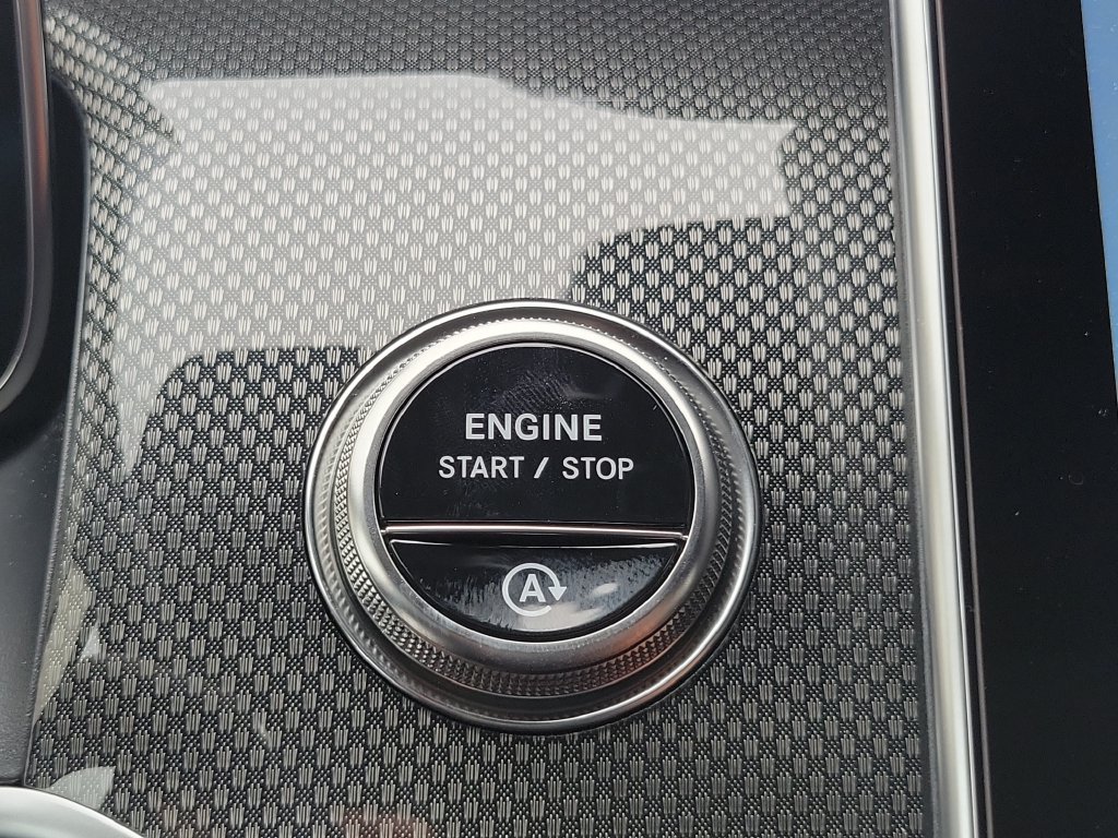 New 2027 Graphite Grey Metallic Mercedes-Benz GLC 300 image 24