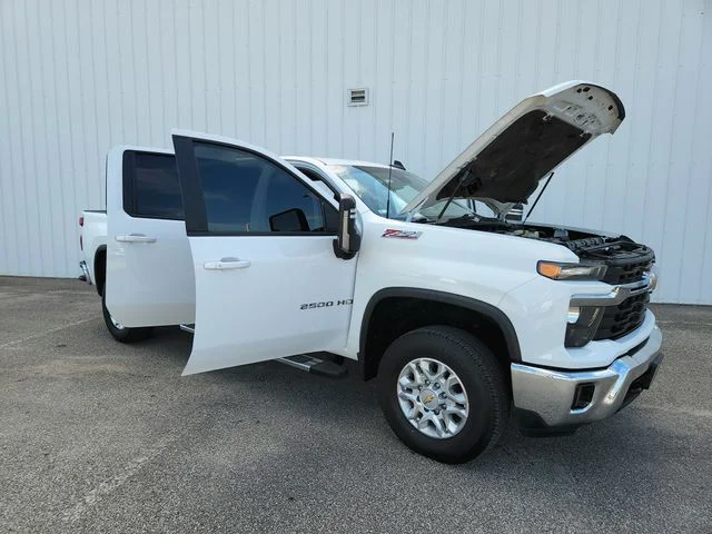 Used 2024 White Chevrolet LT image 11