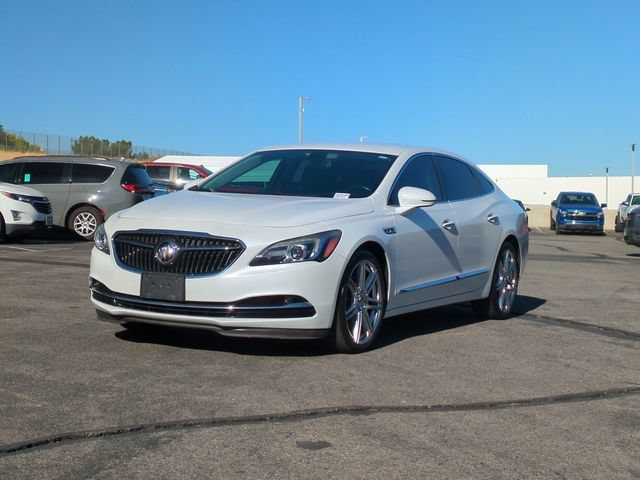 Used 2017 WHITE FROST TRICOAT Buick Essence image 4